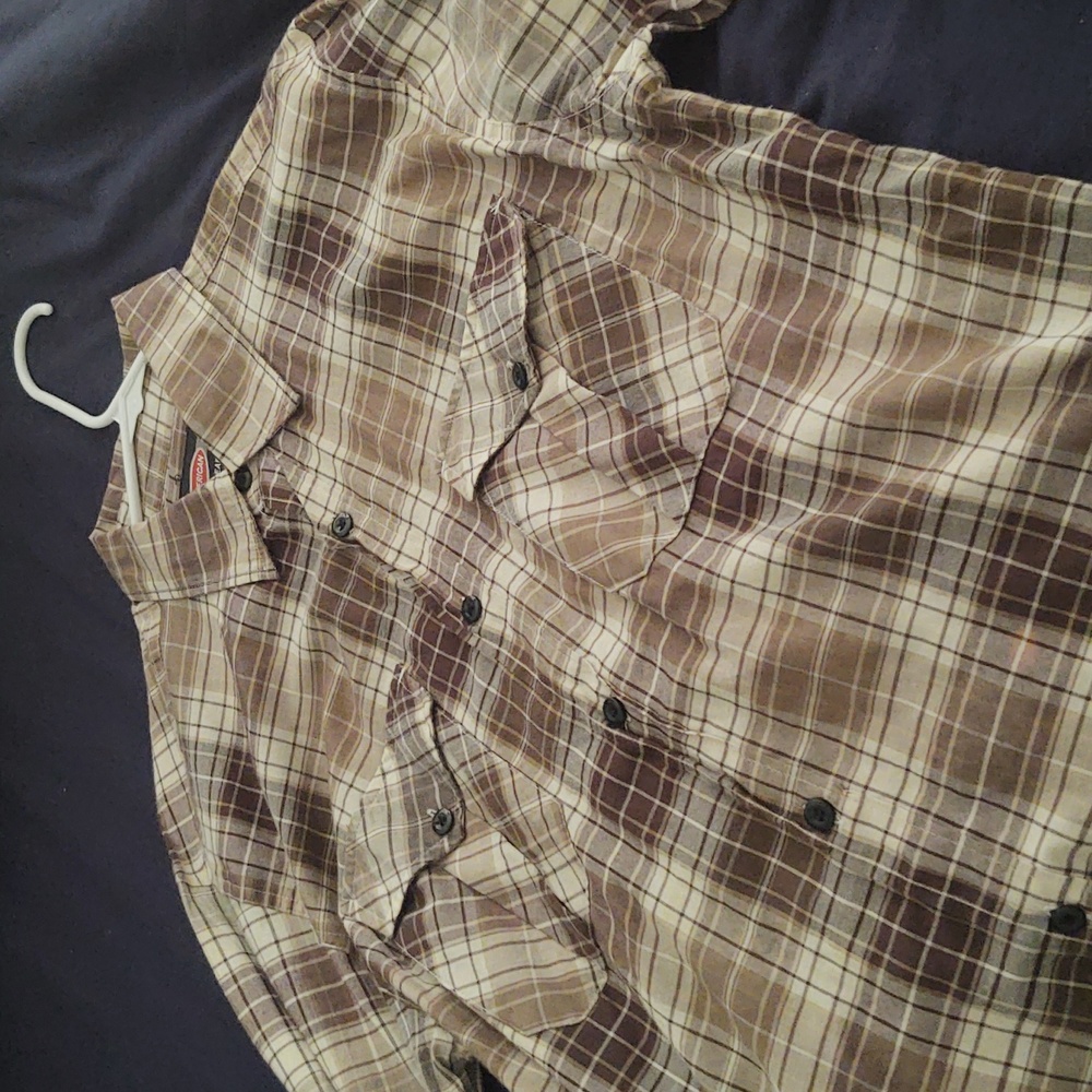 American, Medium, Brown & Tan